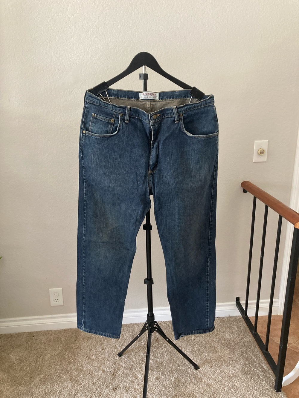 Wrangler Dark Blue Relaxed Fit Men's Jeans
